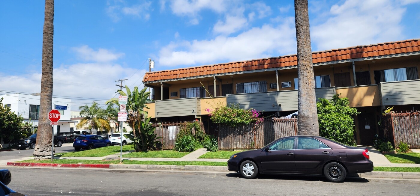 Romaine Street Apartments in Los Angeles, CA - Building Photo