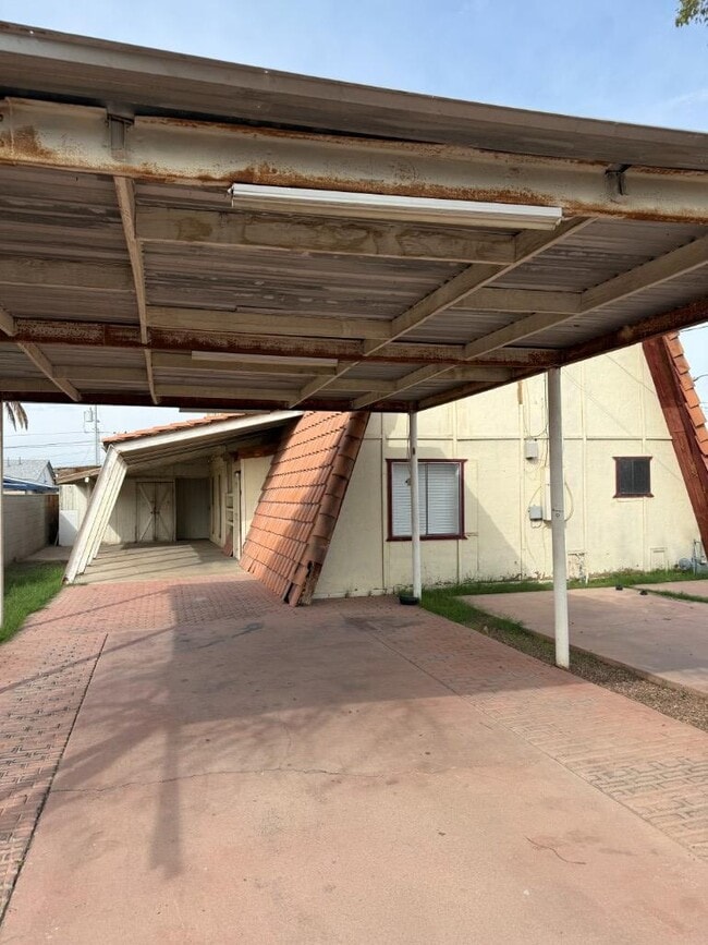 property at 610 E Agua Fria Ln