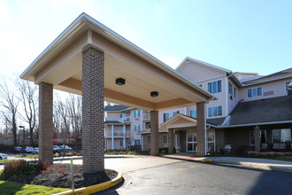 Holiday Copley Place in Copley, OH - Foto de edificio - Building Photo