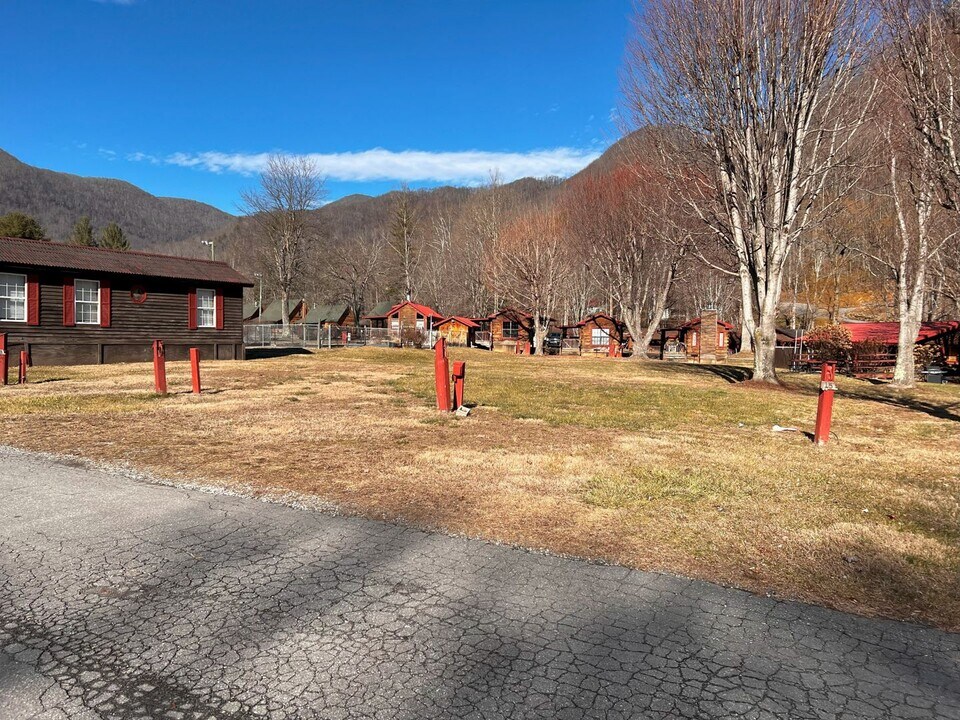 23 Crider Cir in Maggie Valley, NC - Building Photo