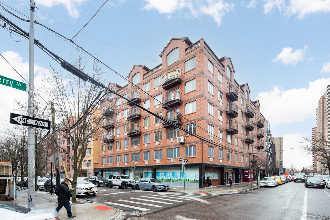 140-32 Cherry Ave in Flushing, NY - Building Photo