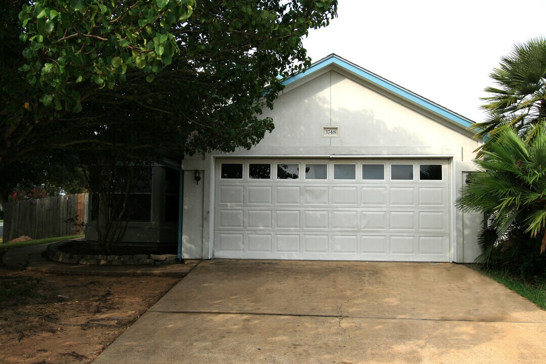 3748 Marielene Cir in College Station, TX - Building Photo