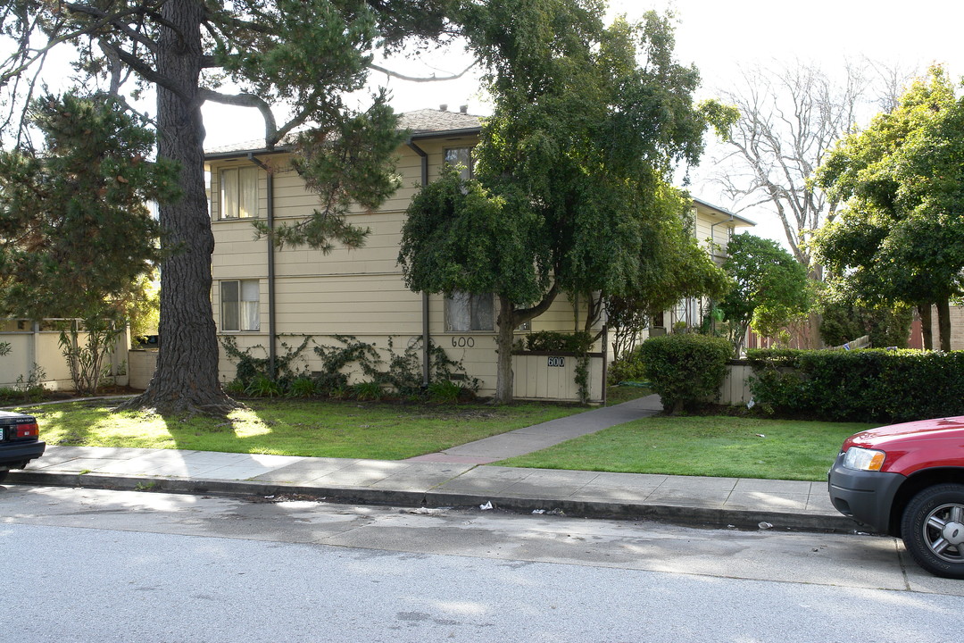 600 19th Ave in San Mateo, CA - Building Photo