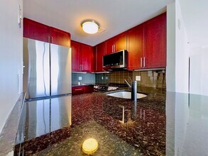 12-12 Museum Way in Cambridge, MA - Foto de edificio - Building Photo