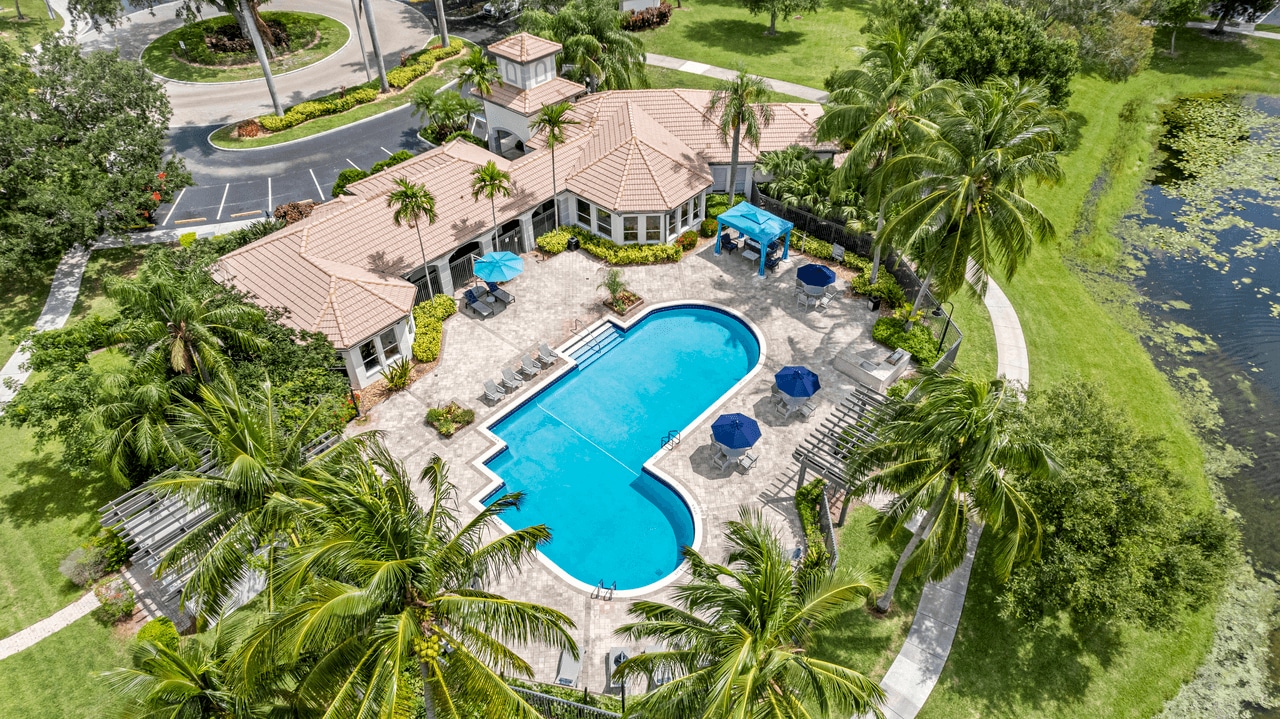 The Allara Apartments in Boynton Beach, FL - Foto de edificio
