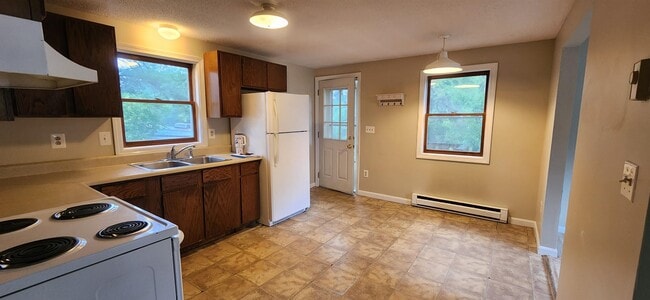 28 Townhouse Rd in Allenstown, NH - Building Photo - Building Photo