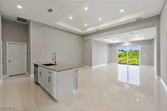 524 Kingsbury Ln in Lehigh Acres, FL - Building Photo - Building Photo