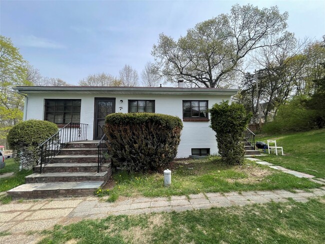 property at 7 Goldman Rd