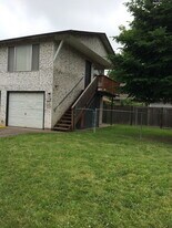 670-680 W 13th Ave in Junction City, OR - Building Photo