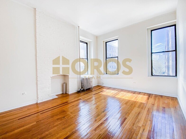 273 E 3rd St in New York, NY - Building Photo