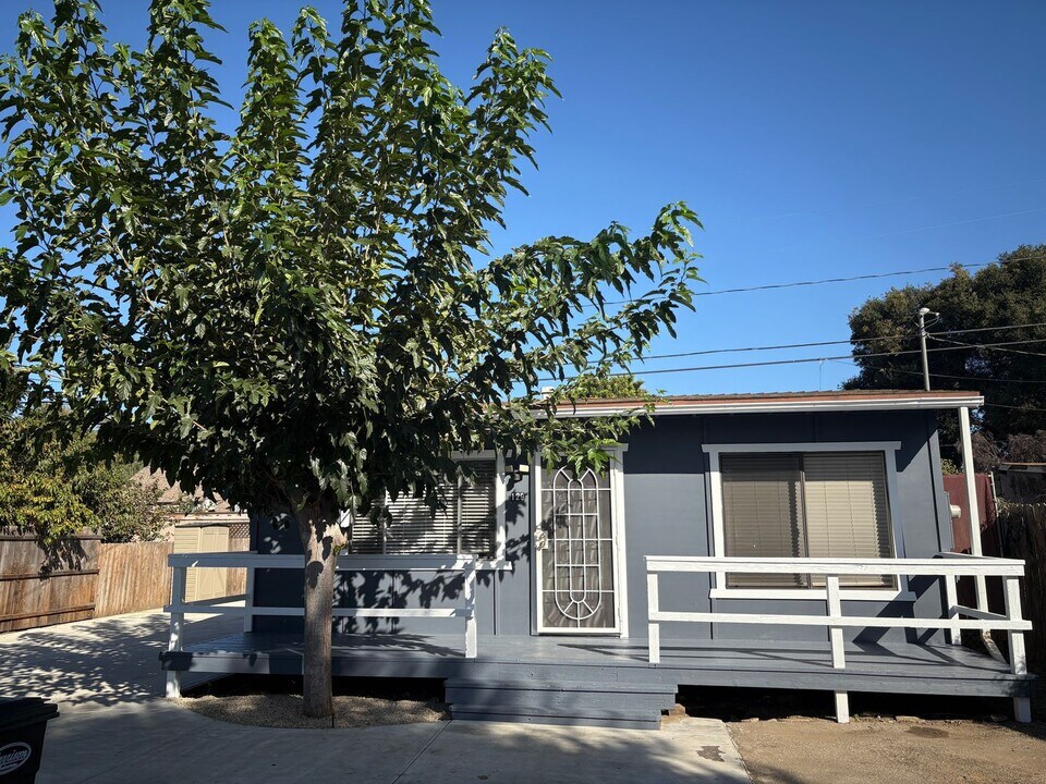 129-129 McKee St in Ventura, CA - Building Photo