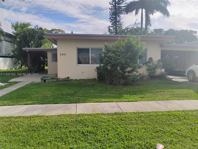 242 SE Park St in Dania Beach, FL - Building Photo - Building Photo