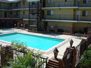 14501 Cerise Ave. in Hawthorne, CA - Building Photo - Interior Photo