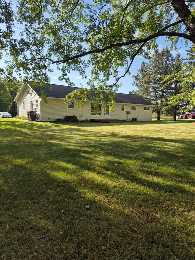 2502 N Central Ave in Marshfield, WI - Building Photo - Building Photo