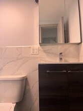 66 Broadway, Unit 1 in Bayonne, NJ - Foto de edificio - Building Photo