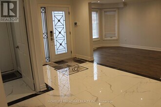 5202 Buttermill Ct in Mississauga, ON - Building Photo - Building Photo