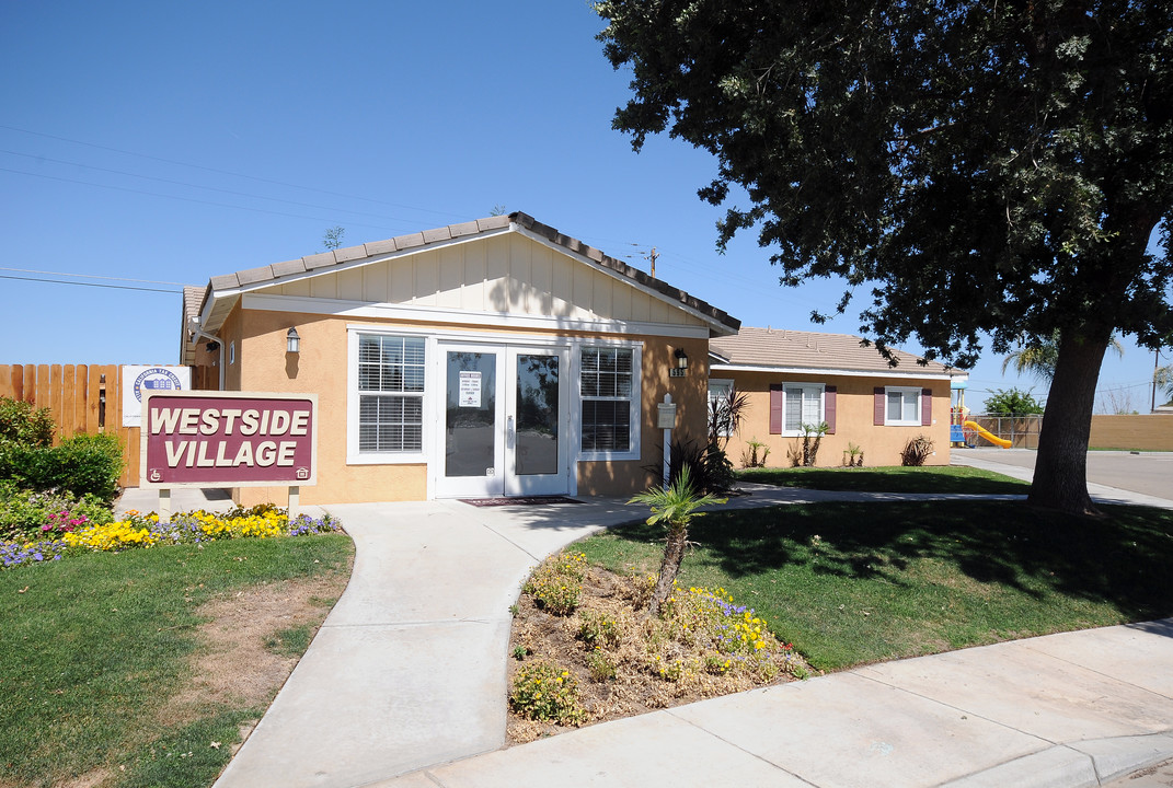 Westside Village Apartments in Shafter, CA - Foto de edificio