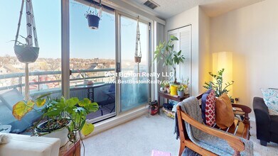175 Beacon St, Unit 410 in Somerville, MA - Foto de edificio - Building Photo