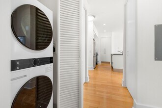 4 Beacon Way in Jersey City, NJ - Building Photo - Building Photo