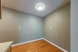 2807 Pembroke Ln in St. Joseph, MO - Building Photo - Building Photo