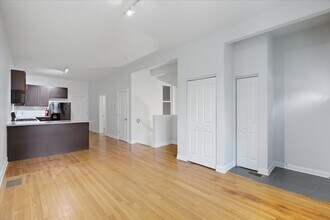 2341 W Montana St in Chicago, IL - Foto de edificio - Building Photo