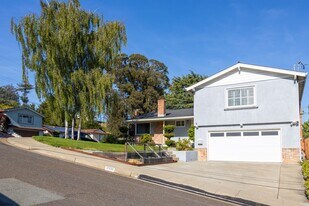 17938 Lamson Rd in Castro Valley, CA - Building Photo