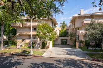 120-130 N Mentor Ave in Pasadena, CA - Building Photo - Building Photo