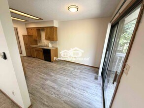 612 SE Kristi Ln in Lee's Summit, MO - Building Photo - Building Photo