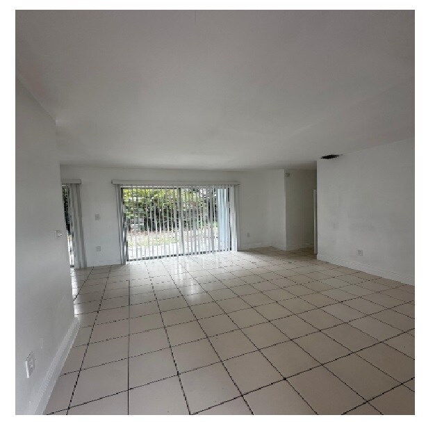 20405 NW 21st Ave in Miami Gardens, FL - Building Photo - Building Photo