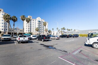 Block 5 in Oceanside, CA - Foto de edificio - Building Photo