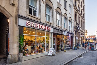 78-82 Rue Notre-Dame O in Montréal, QC - Building Photo - Building Photo