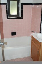 1360 W Touhy Ave in Chicago, IL - Building Photo - Building Photo