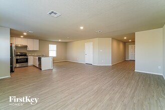 10707 Prusiner Dr in Converse, TX - Foto de edificio - Building Photo