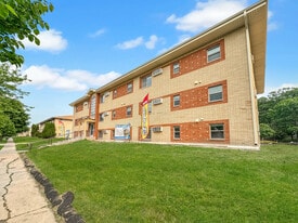Mast Apartments I & II in St. Paul, MN - Building Photo