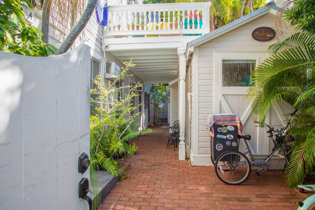 327 Margaret St in Key West, FL - Building Photo