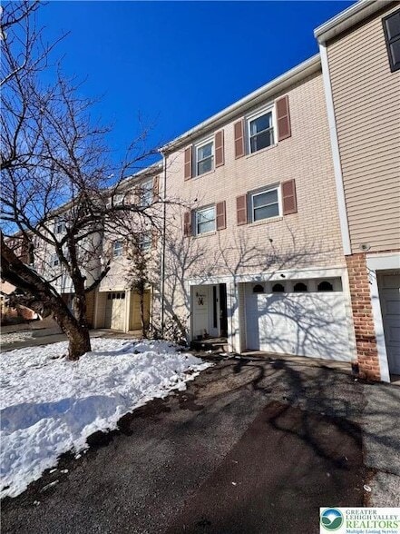 8315 Countryside Ln in Fogelsville, PA - Building Photo - Building Photo