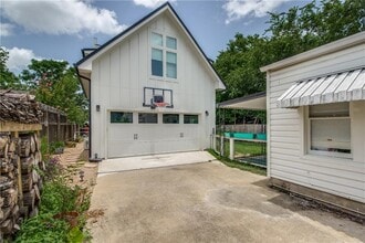 2206 Iva Ln in Austin, TX - Building Photo - Building Photo