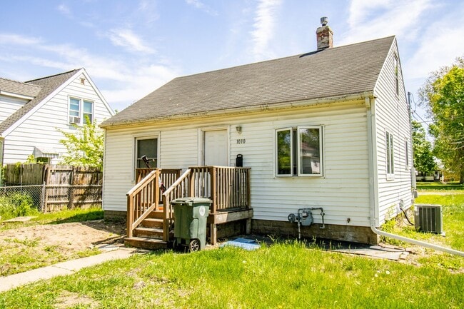 property at 1010 Columbia St