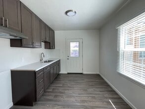 204 E Walnut Ave in Lompoc, CA - Building Photo - Building Photo
