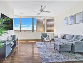 1555 Elm St in Dallas, TX - Building Photo