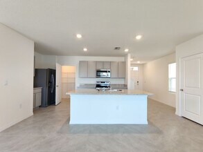 10523 Penny Gale Loop in San Antonio, FL - Building Photo - Building Photo