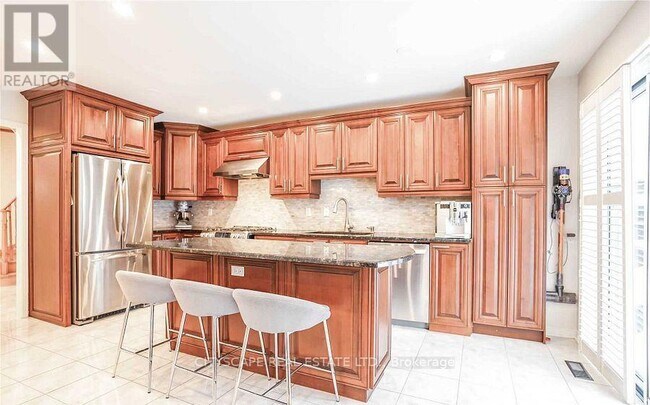 3968 Foxwood Ave in Mississauga, ON - Building Photo - Building Photo