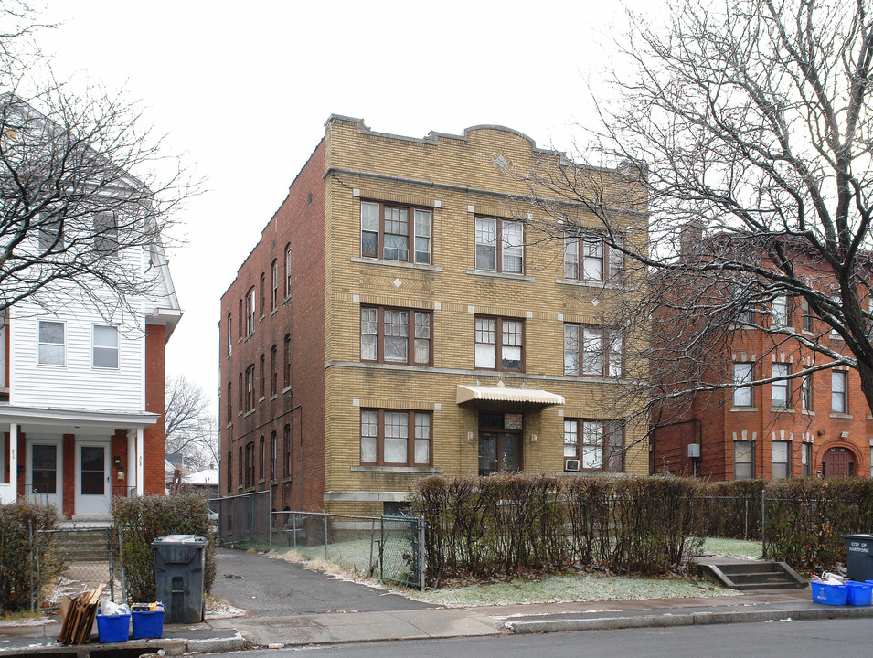 364-366 Woodland St in Hartford, CT - Building Photo