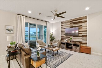 3835 Corona Ct in Sanford, FL - Building Photo - Building Photo