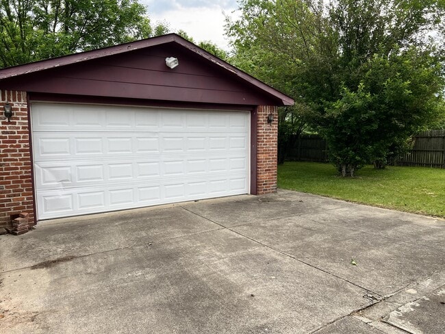 5807 Larkgrove Dr in Louisville, KY - Building Photo - Building Photo