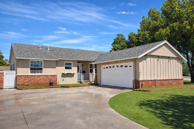 property at 100 W Oakmont Dr