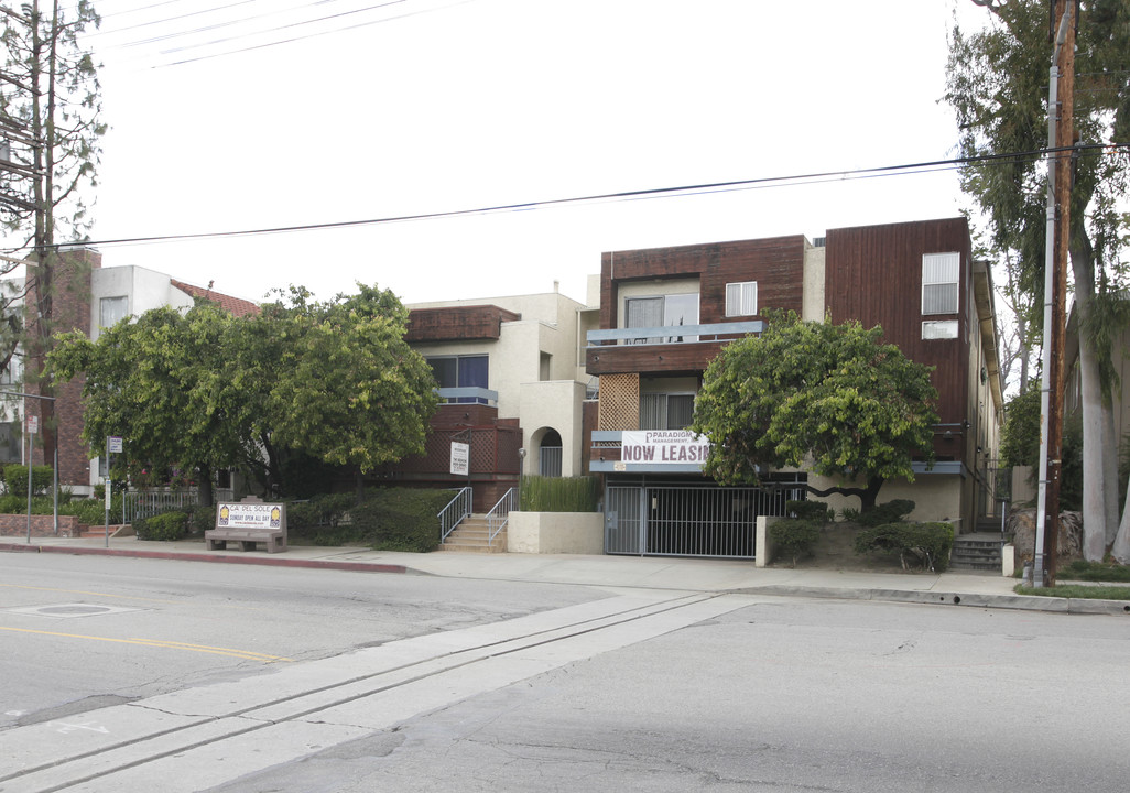 Moorpark Apartments in Studio City, CA - Building Photo