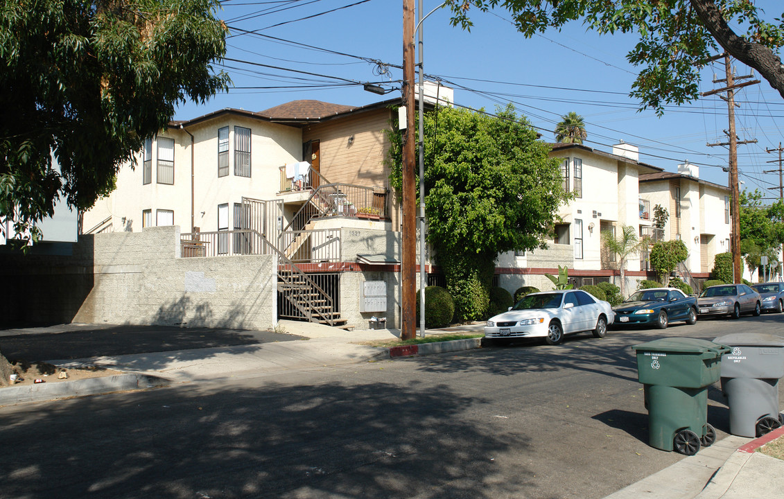 1327 Stanley Ave in Glendale, CA - Building Photo