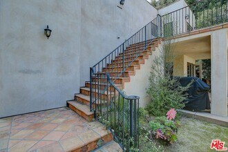 10567 Ayres Ave in Los Angeles, CA - Foto de edificio - Building Photo