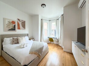 2129 Pine St in Philadelphia, PA - Building Photo - Building Photo